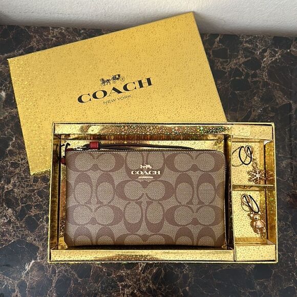New Coach Signature Large Wristlet with Charms in a Gift Box - Picture 1 of 12